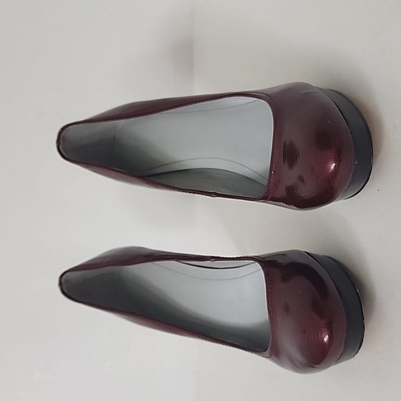 Calvin Klein Kendall Burgundy Patent leather Lizard Embossed Heels Size 9.5 - Picture 2 of 13